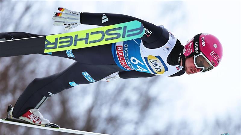 Felix Hoffmann hat Schmerzen am Knie.