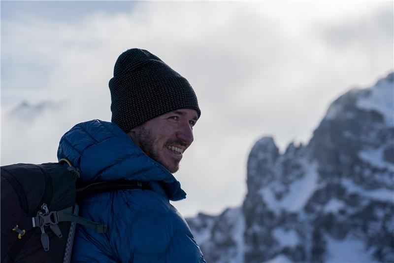 Felix Neureuther begibt sich als National Geographic Botschafter auf eine Recherchereise durch die Alpen. Foto: Bernd Ritschel/© National Geographic/obs