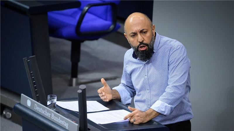 Ferat Kocak von der Linksfraktion hatte die Bundesregierung nach der Zahl der Anträge auf Wiedergutmachungseinbürgerung gefragt. (Archivbild)