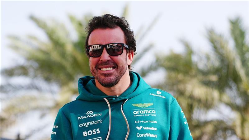 Explosive Regel-Debatte: „Hat mit Formel 1 nichts zu tun“ Fernando Alonso kann die Regeldebatte nichts anhaben. (Archivbild)