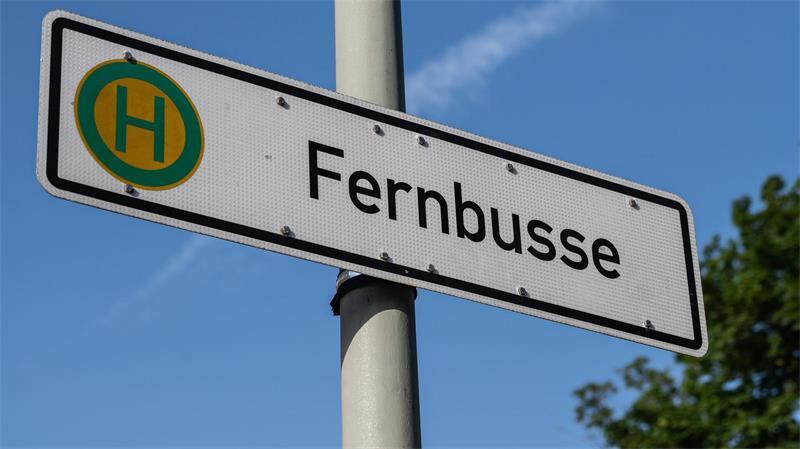 Fernbusse sind als Alternative zur Bahn beliebt. (Symbolbild)