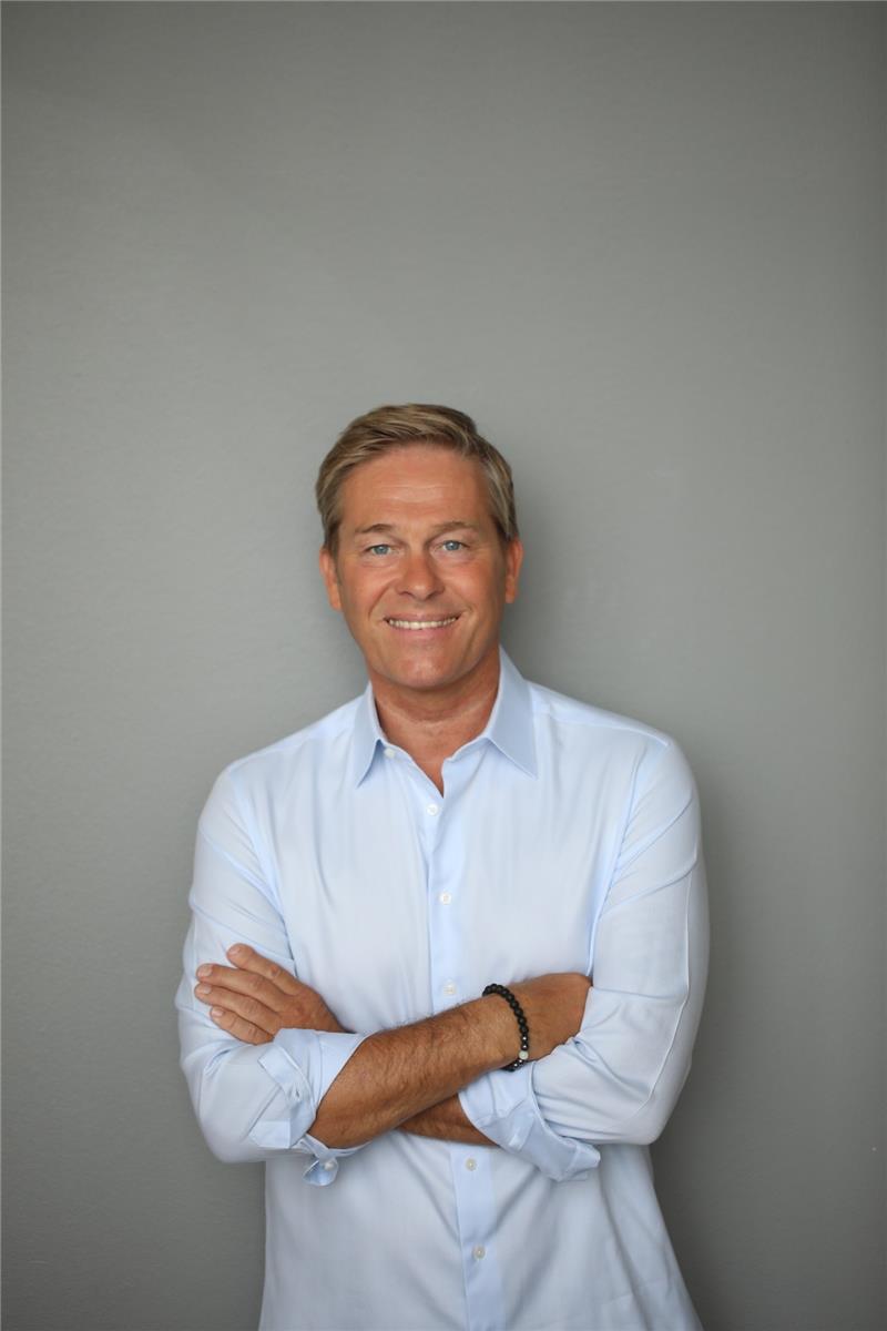Fernsehjournalist Hinnerk Baumgarten findet, man sollte viel mehr über sich selbst lachen. Foto: Sebastian Roland Fuchs