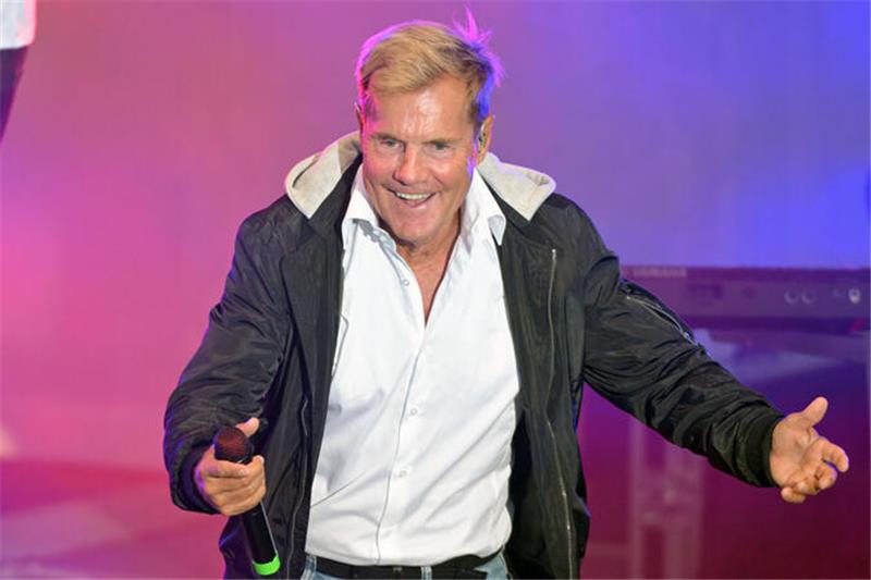 Fernsehstar Dieter Bohlen steht auf der Freilichtbühne Beelitz.