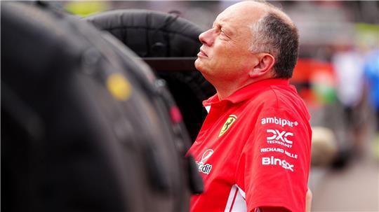 Ferrari-Teamchef Frédéric Vasseur muss in einer Klinik behandelt werden.