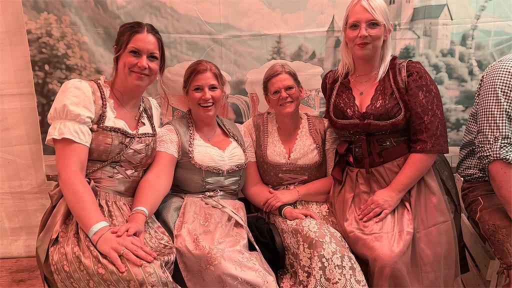 Fesche Mädels aus Apensen (von links): Nina Klug, Steffi Kuhring, Ulrike Plumboh...