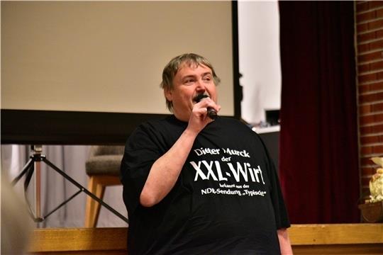 Festhallenwirt Dieter Murck bittet um Unterstützung bei einer Petition des Gaststättenverbandes zur Mehrwertsteuerreform.