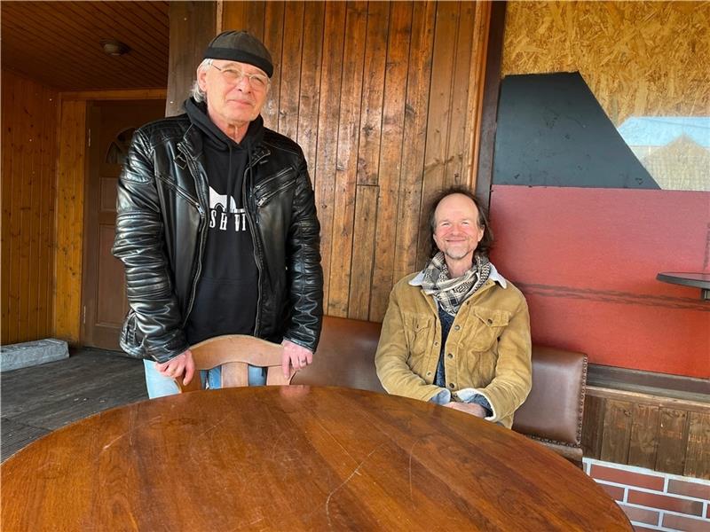 Festivalgründer Volker Schultz (links) und Mitorganisator Karsten Koch (rechts) stecken mitten in den Vorbereitungen für das zweite „Stade boom(t) Town Festival“. Foto: Buchmann