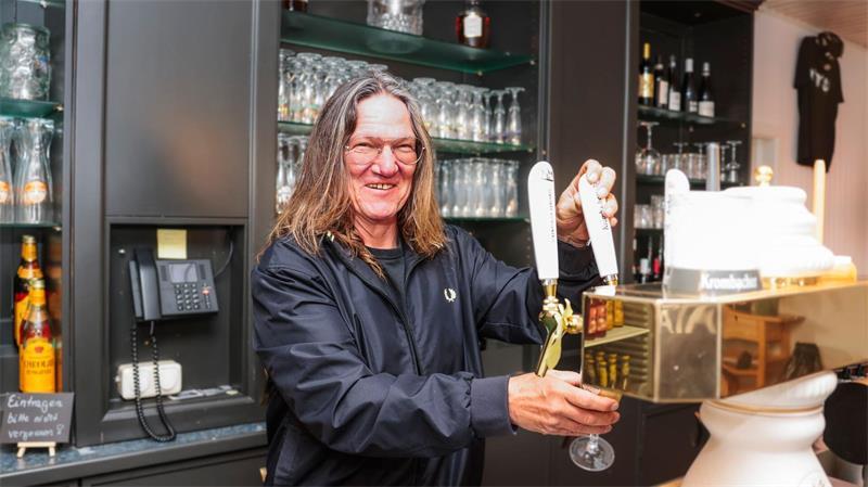 Festivalveranstalter Thomas Jensen zapfte einst selbst im Landgasthof. (Archivbild)