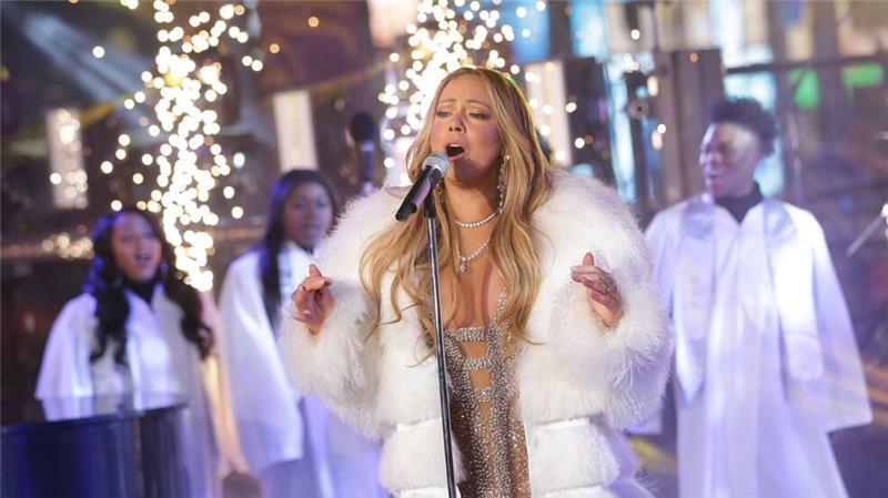 24 Fakten zu 30 Jahren „All I Want for Christmas Is You“ Festlich kann sie: „All I Want for Christmas Is You“-Sängerin Mariah Carey im Glitzer. (Archivfoto)