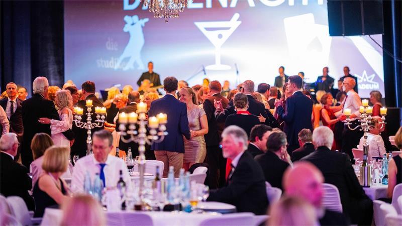 Kartenvorverkauf für Stader Ballnacht im Stadeum beginnt Festliche Atmosphäre im Ballsaal.