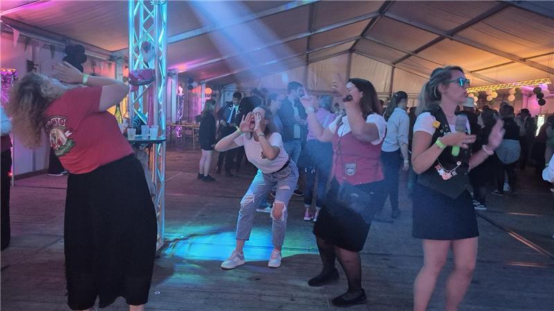 Fette Fete im Festzelt.