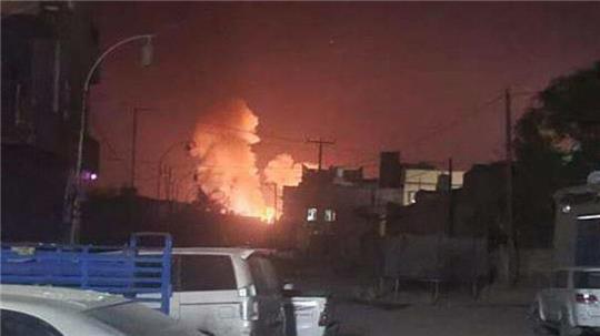 Feuer und Rauch nach einem Luftangriff in der Nähe von Sanaa im Jemen.