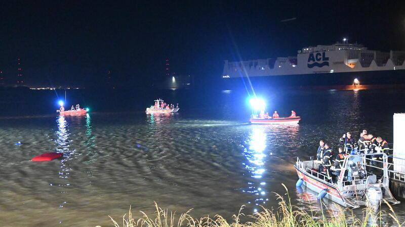 Lebensretter in Not: Warum an der Elbe dringend ein neues Boot gebraucht wird Feuerwehr und DLRG arbeiten Hand in Hand bei Einsätzen auf der Elbe - wie im Sommer 2023, als ein Pkw in der Elbe lag.