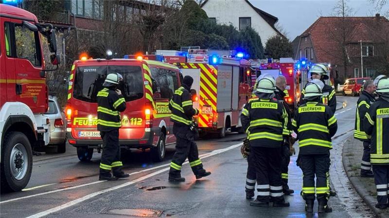 Explosionsgefahr: Großalarm in Moisburg – Vier Verletzte Feuerwehr und Rettungsdienste wurden am Sonntagmorgen in Moisburg alarmiert.