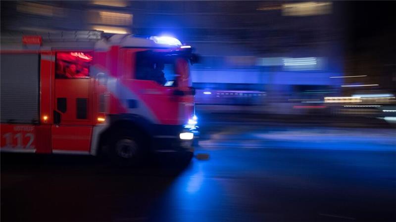 Kugelbombe verletzt Kind - Mutmaßlicher Täter identifiziert Feuerwehrauto an Silvester in Berlin unterwegs