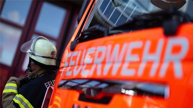 Wie Flüchtlinge der Feuerwehr helfen können Feuerwehren machen sich Gedanken, wie sie auch in Zukunft genügend Einsatzkräfte haben können. (Symbolbild)