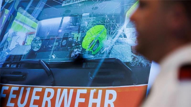 Feuerwehren zu Gewalt: Täter rasch verurteilen Feuerwehren wollen Gewalt gegen Einsatzkräfte nicht hinnehmen und fordern weitere Konsequenzen. (Archivbild)