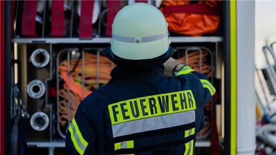 Feuerwehrkräfte belüfteten das Haus, bis die Kohlenmonoxid-Werte wieder in den Normalbereich sanken. (Symbolbild)