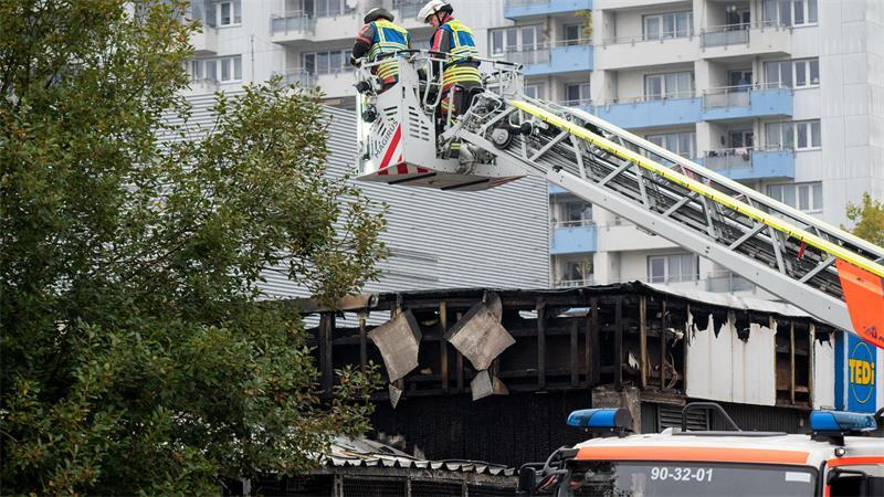 Feuerwehrleute waren auch am Mittwochvormittag noch im Einsatz.