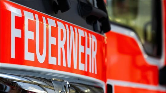 Feuerwehrleute wurden zu einer Geburt in einem Auto auf dem Standstreifen der Autobahn gerufen. (Symbolbild)
