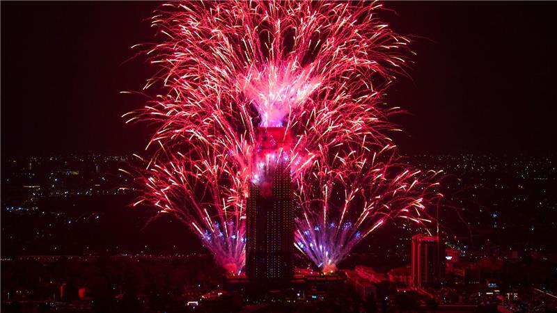 Feuerwerkskörper explodieren an Silvester über Nairobi.