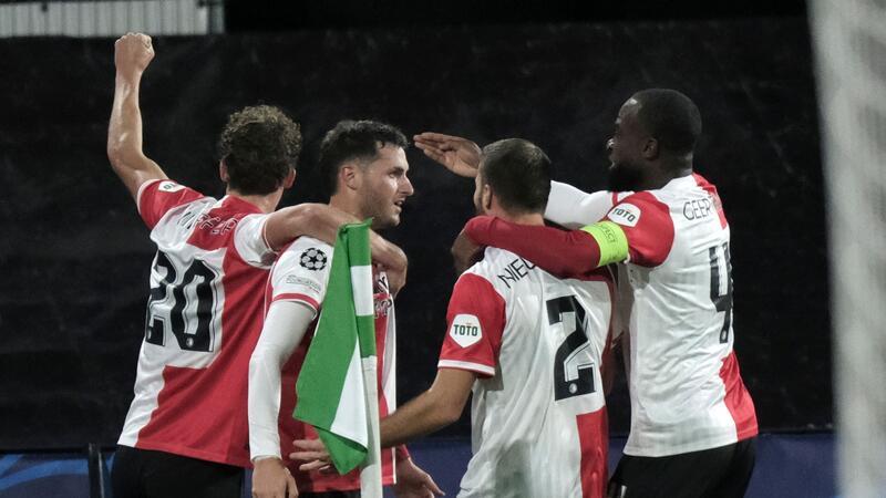 PSG zurück auf Kurs - Ex-Dortmunder treffen für City Feyenoord Rotterdam konnte daheim einen Sieg gegen Lazio Rom bejubeln.