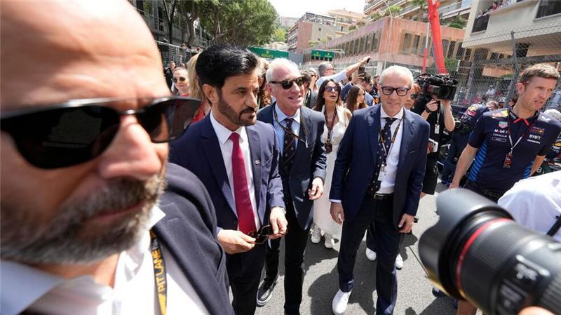 Fahrer vereint auf Kurs: Zoff ums F-Wort mit dem Fia-Boss Fia-Boss Mohammed Ben Sulayem (2.v.l) wird von den Fahrern kritisiert.