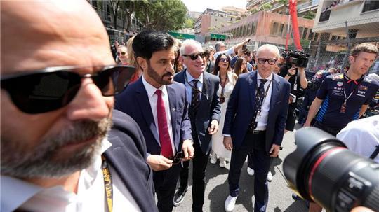 Fia-Boss Mohammed Ben Sulayem (2.v.l) wird von den Fahrern kritisiert. 