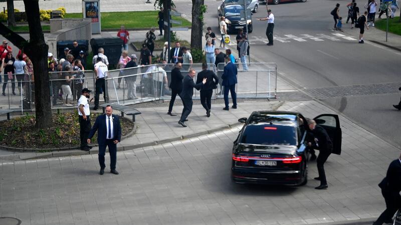 Fico war am Mittwoch in der Kleinstadt Handlova von einem Rentner niedergeschossen worden.