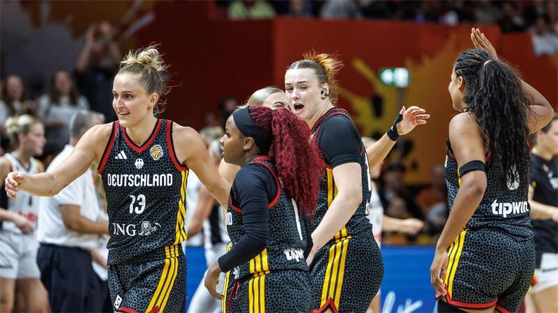 „Eistonne und Döner“: Basketballerinnen im WM-Rausch Fiebich und ihre Kolleginnen jubeln in Berlin.