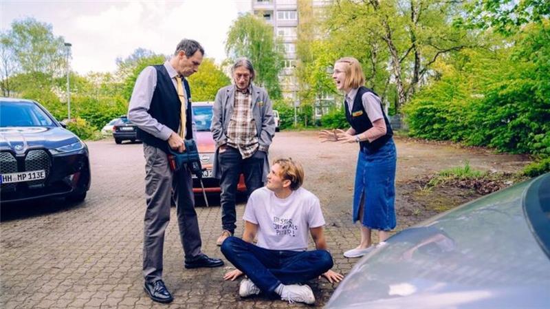 Film-Szene mit Klara Lange (rechts) als Filialleiterin Pina.
