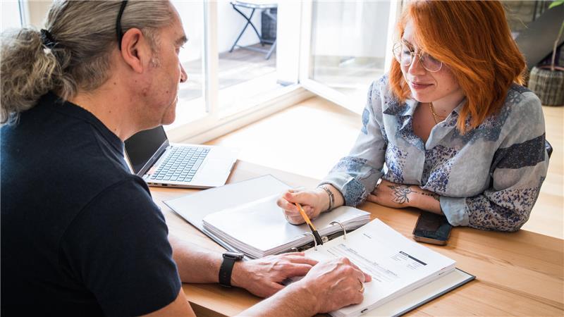 Finanzielle Sorgen? Dann bietet es sich an, möglichst frühzeitig eine Beratungsstelle aufzusuchen.