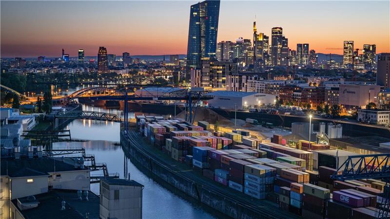 Finanzmetropole Frankfurt: Mit niedrigeren Zinsen hilft die EZB der Wirtschaft (Archivbild)