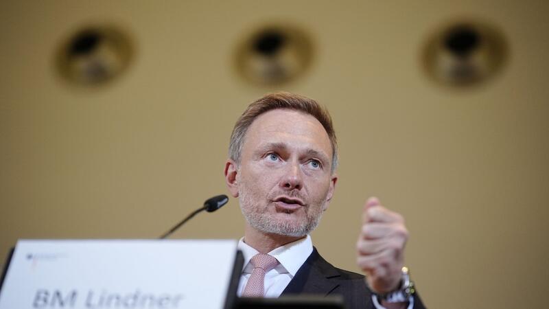 Lindner und Buschmann: Leistungen für Asylbewerber senken Finanzminister Christian Lindner und Justizminister Marco Buschmann (beide FDP) fordern die Senkung von Leistungen für Asylbewerber.
