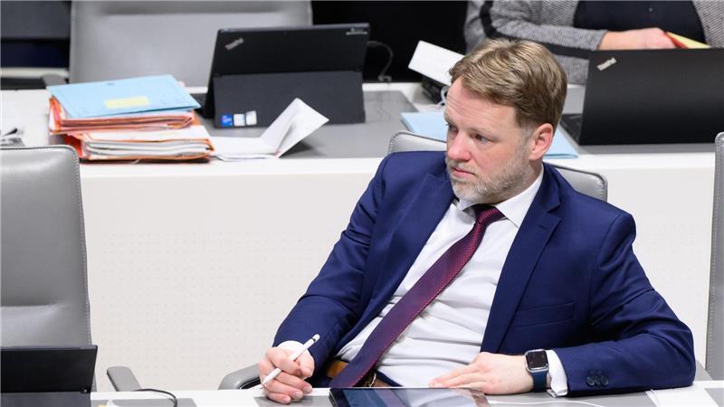 Finanzminister Heere sieht in den gelockerten Schuldenregeln eine Zeitenwende.