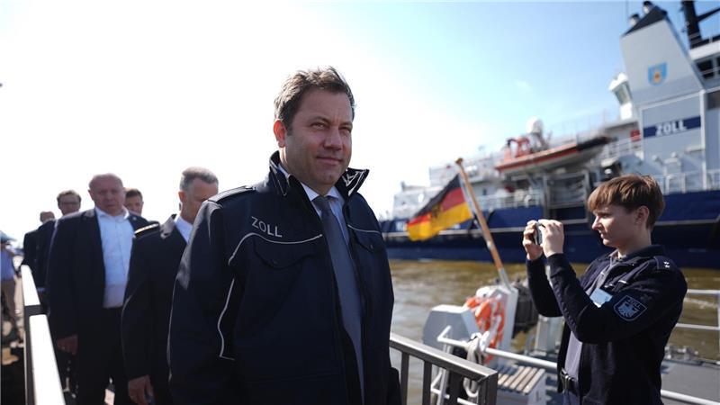 Finanzminister Klingbeil hat in Hamburg die Zoll-Jahresbilanz vorgestellt.