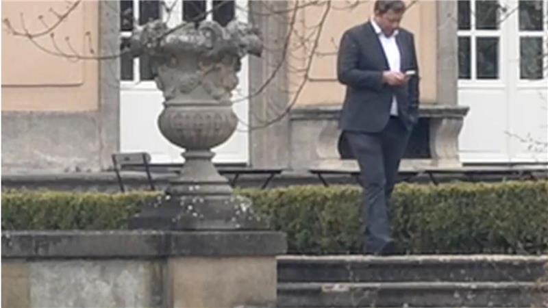 Koalition ringt in Verhandlungsmarathon um Entlastungen Finanzminister Klingbeil in der Villa Borsig, dem Gästehaus des Auswärtigen Amts am Tegeler See.