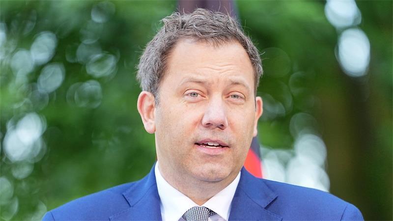 Finanzminister Klingbeil muss in die Rücklage greifen, um eine Milliarden-Lücke zu schließen. (Archivbild)