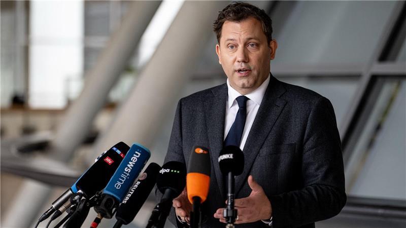 Zweimonatiger Tankrabatt soll Spritpreis senken Finanzminister Klingbeil pocht auf eine Übergewinnsteuer.