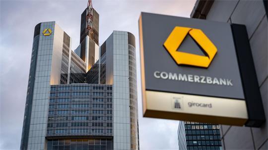 Finanzminister Klingbeil sprach mit Unicredit-Chef Orcel über eine mögliche Übernahme der Commerzbank. (Archivbild)