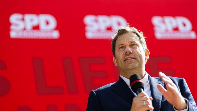 Hohe Spritpreise: Was könnte die Politik tun? Finanzminister Klingbeil will eine Extra-Steuer. (Archivbild)