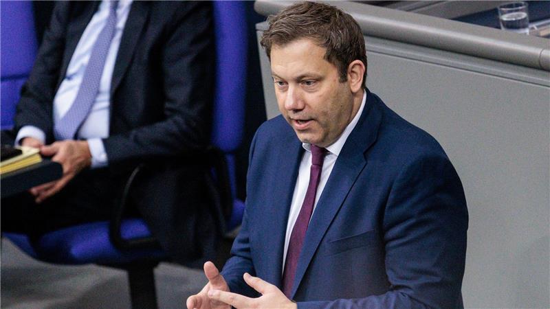 Finanzminister Lars Klingbeil (SPD) wirbt für die Aktivrente.