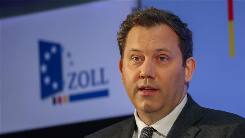 Finanzminister Lars Klingbeil dankte den Einsatzkräften des Zolls. (Archivbild)