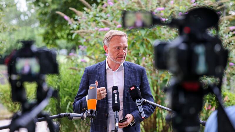 Neuer Haushaltskompromiss - doch Ziel verfehlt Finanzminister Lindner sieht Licht und Schatten bei Haushaltskompromiss.