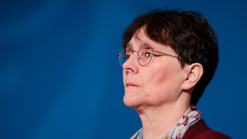 Heinold fordert Reform der Schuldenbremse Finanzministerin Monika Heinold (Grüne) spricht während einer Kabinettspressekonferenz.