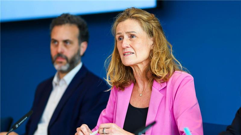 Finanzministerin Silke Schneider (Grüne) legt eine Nachschiebeliste für den Haushalt 2026 vor. (Archivbild)