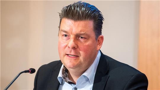 Finanzsenator Andreas Dressel (SPD) stellte das Ergebnis der Finanzserviceagentur vor. (Archivfoto)