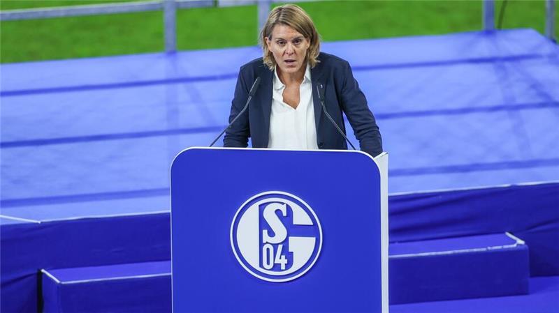 Viel Kritik auf hitziger Schalker Mitgliederversammlung Finanzvorständin Christina Rühl-Hamers verteidigte den Sparkurs des Clubs.