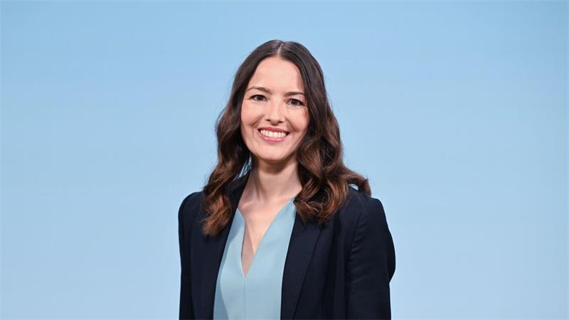 Daimler Truck setzt nach Gewinneinbruch auf zweites Halbjahr Finanzvorständin Eva Scherer: „Wir liegen da gut im Plan.“ (Archivbild)