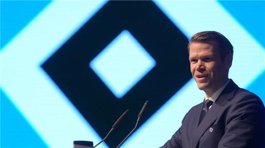 Finanzvorstand Eric Huwer vom Hamburger SV macht sich in der Diskussion um die Verteilung der TV-Gelder für eine stärkere Berücksichtigung der Traditionsclubs stark.